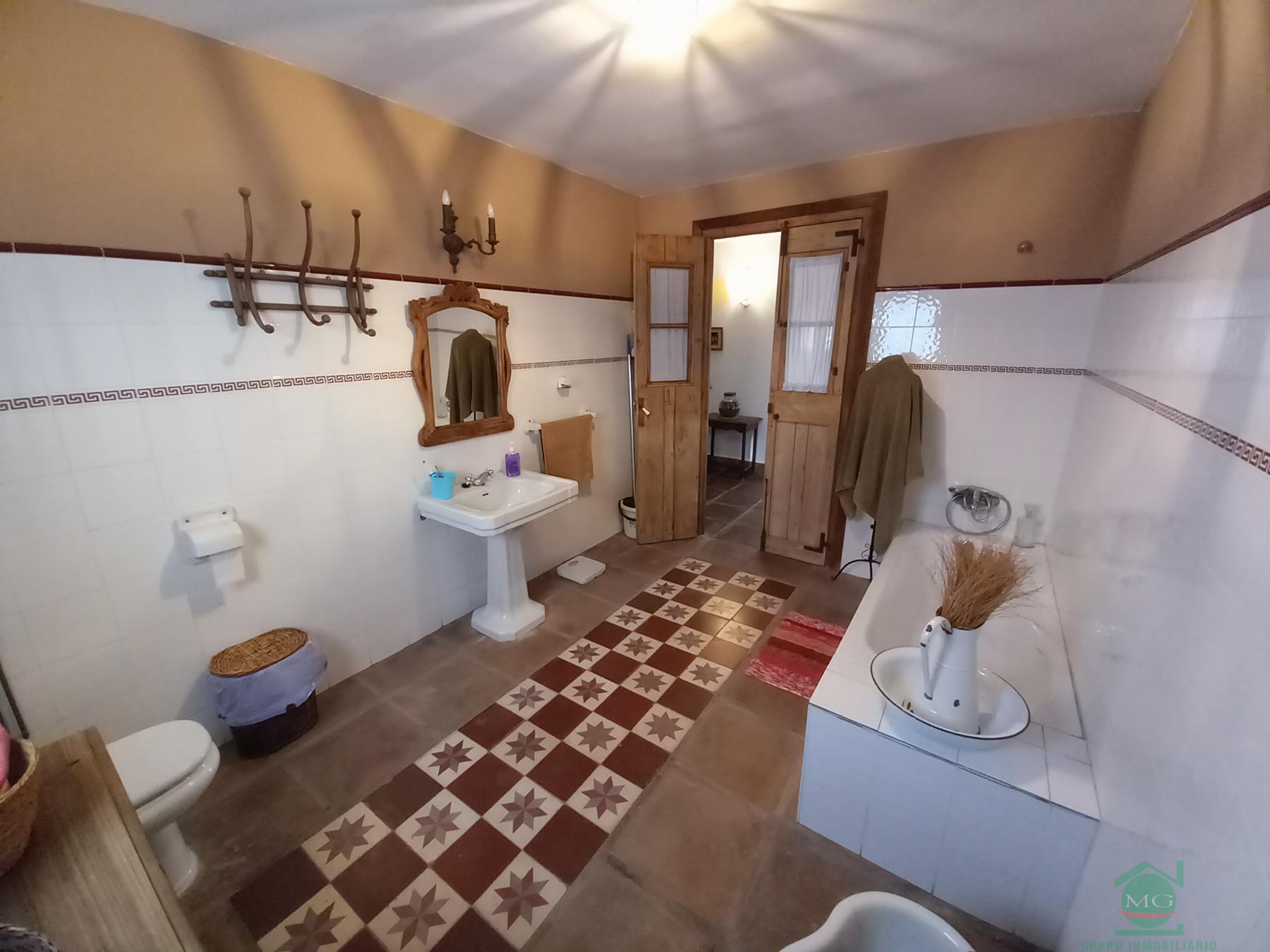 For sale of chalet in La Linea de la Concepcion