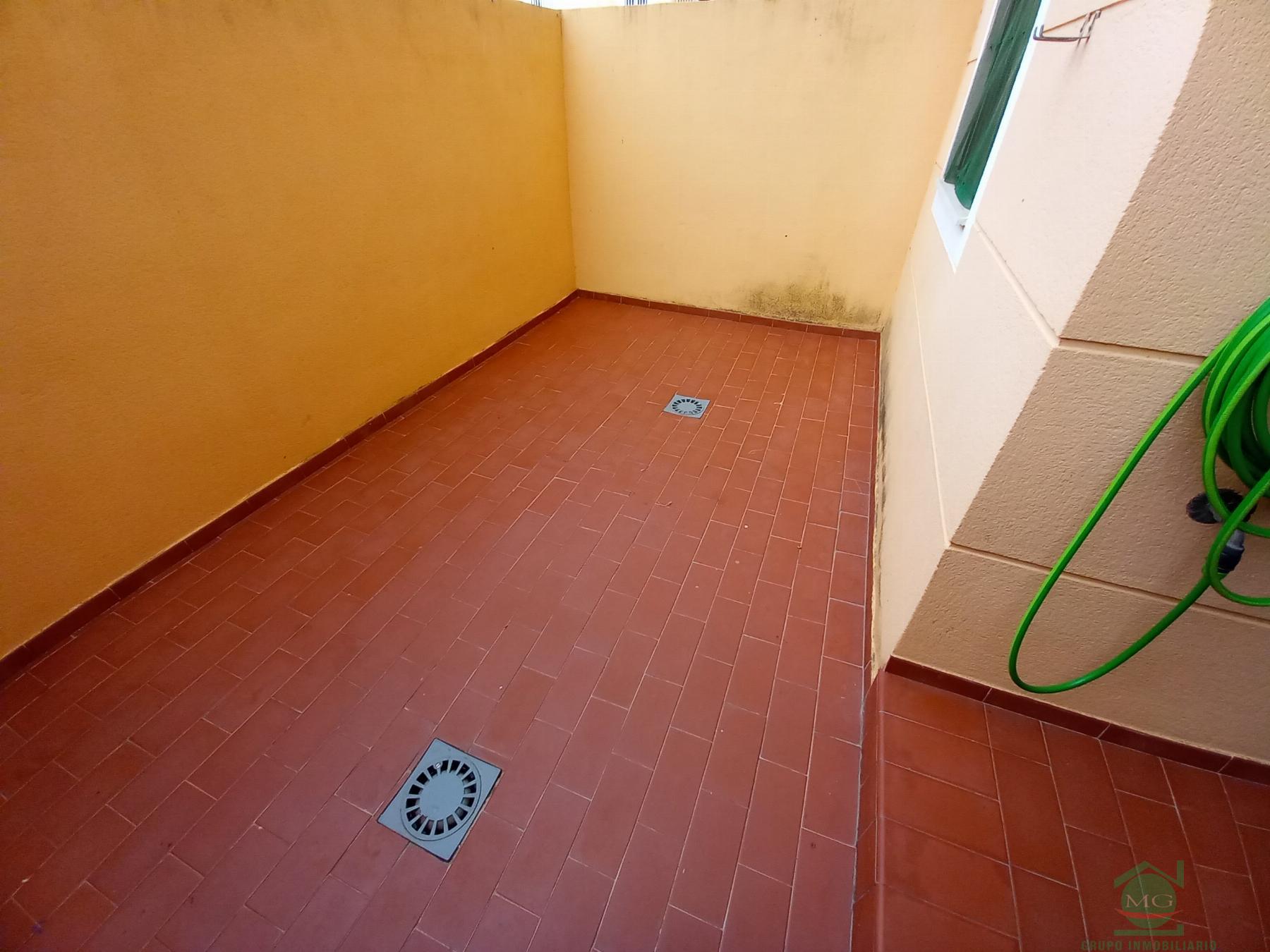 For sale of flat in Puente Mayorga