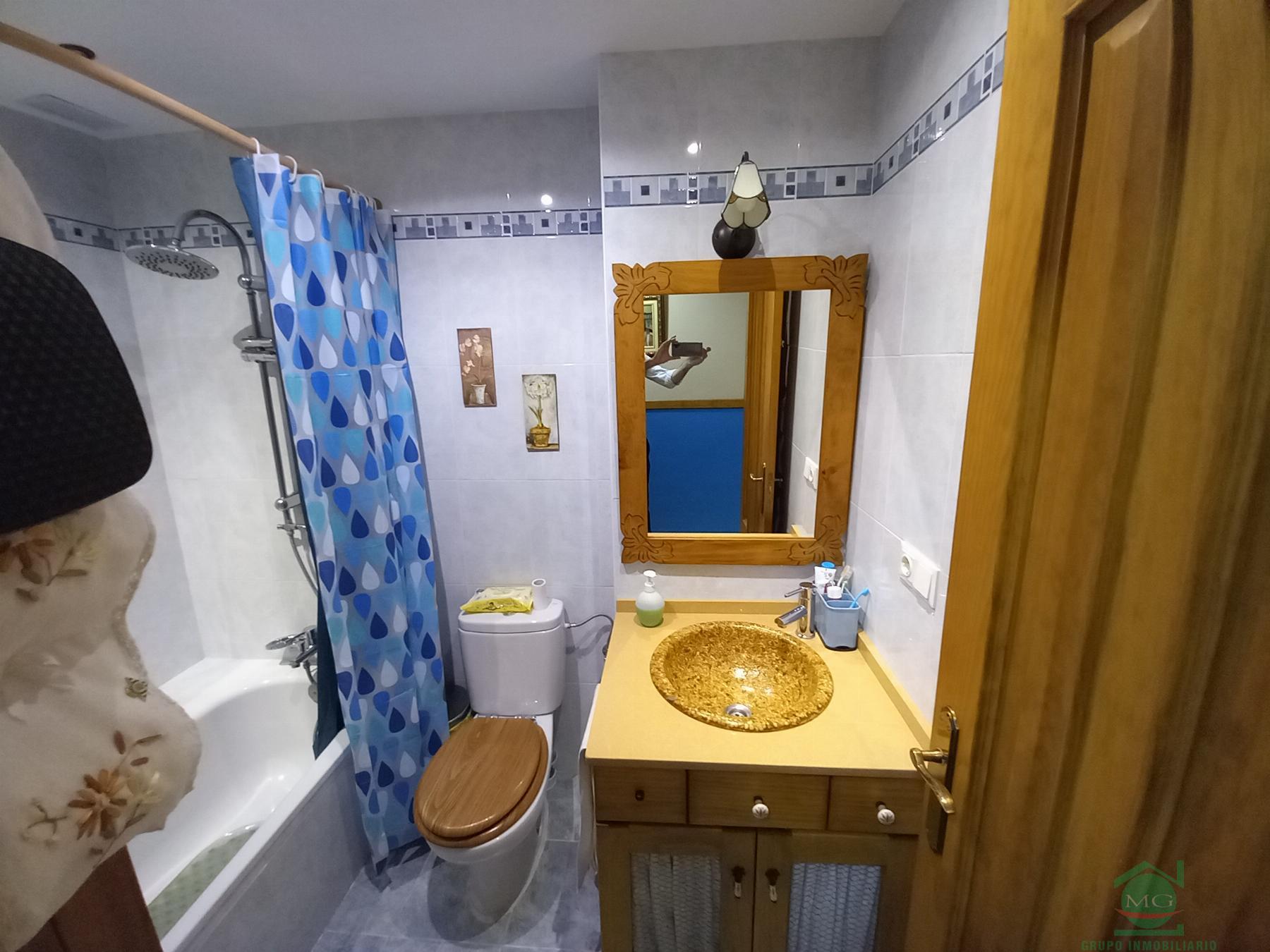 For sale of flat in Puente Mayorga