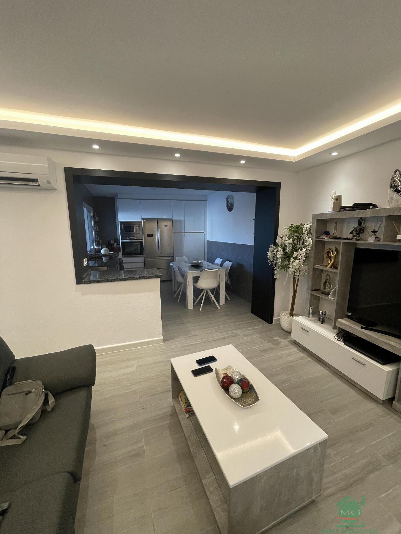 For sale of house in San Enrique de Guadiaro