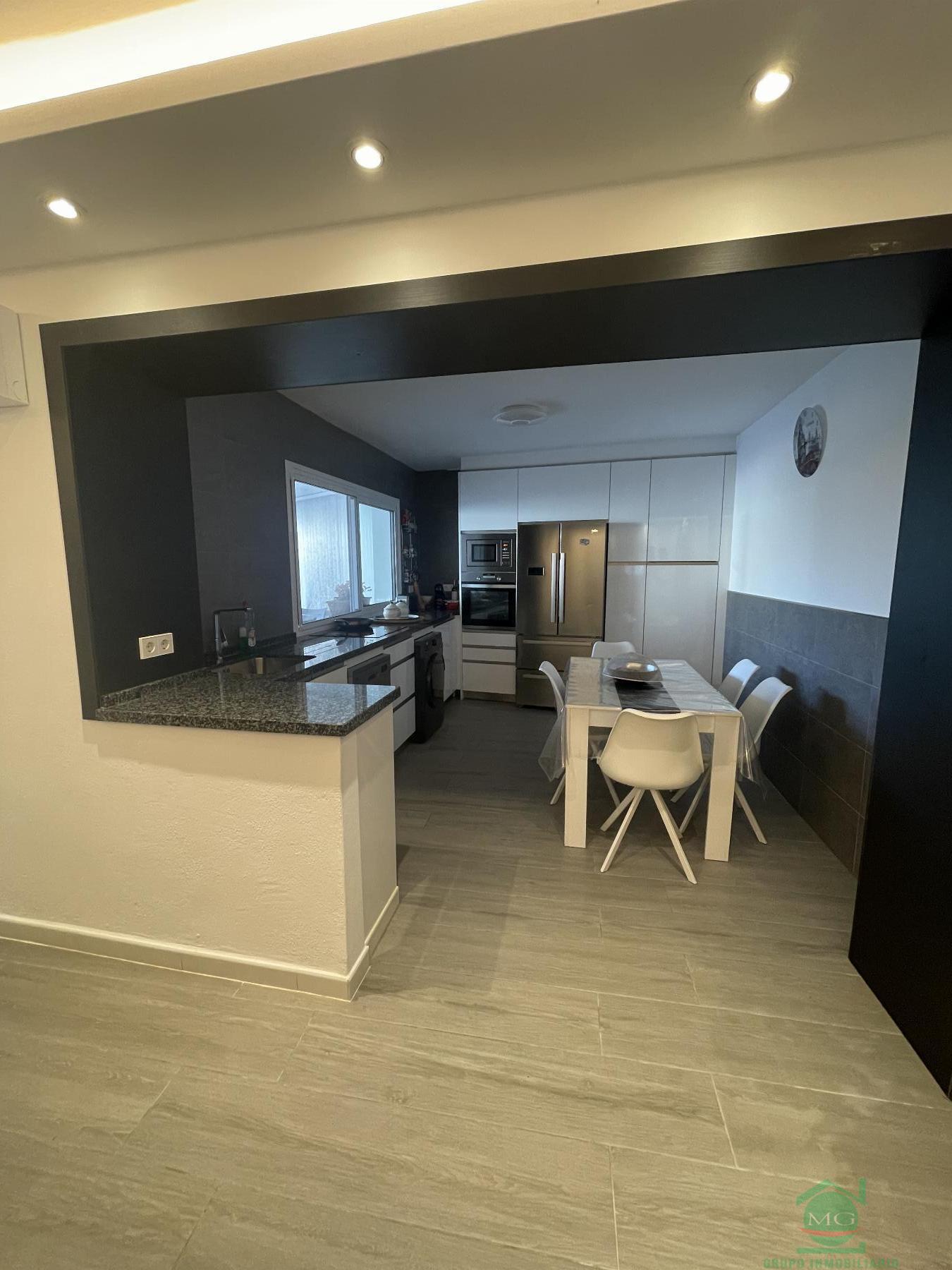 For sale of house in San Enrique de Guadiaro