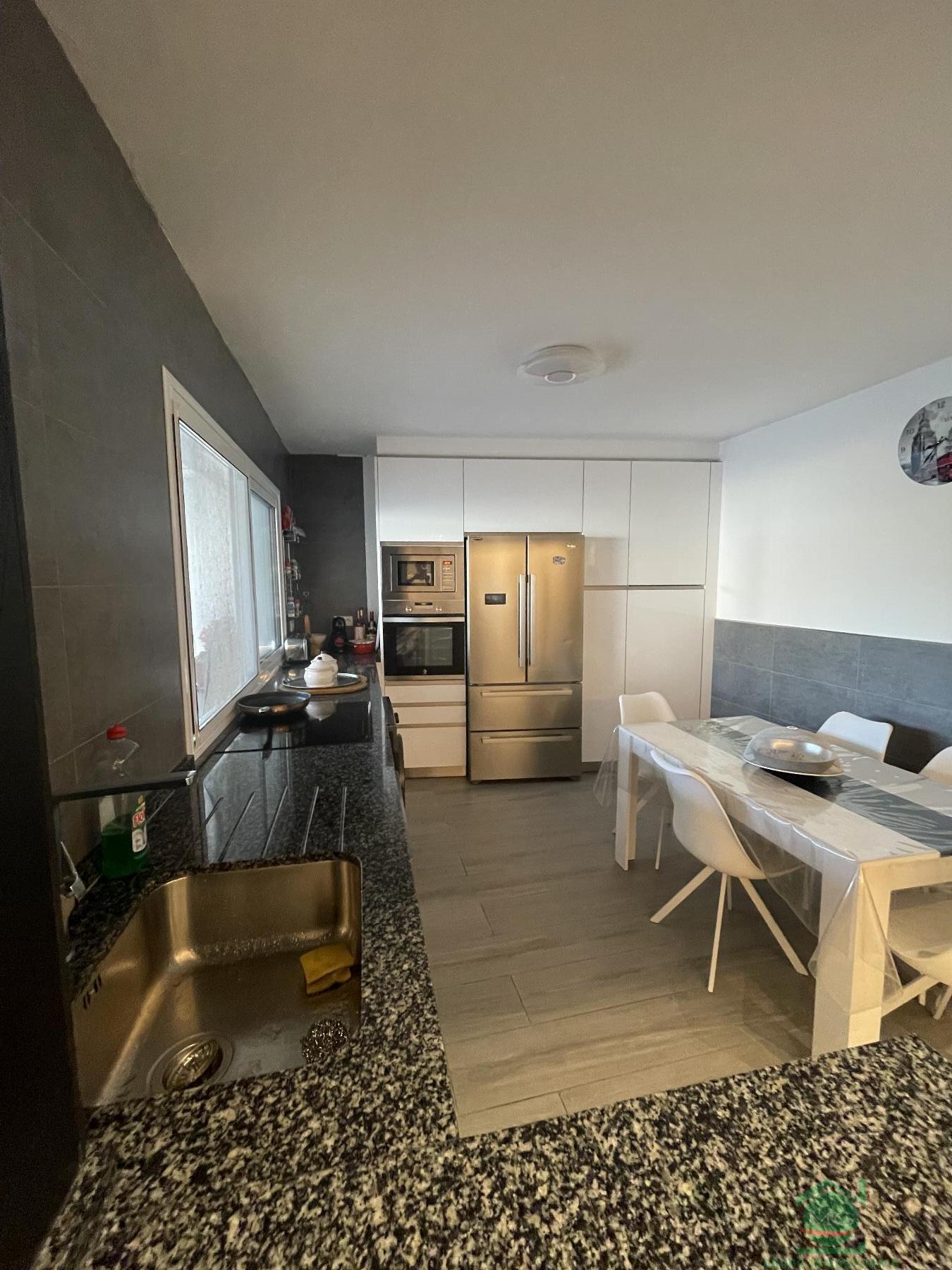 For sale of house in San Enrique de Guadiaro