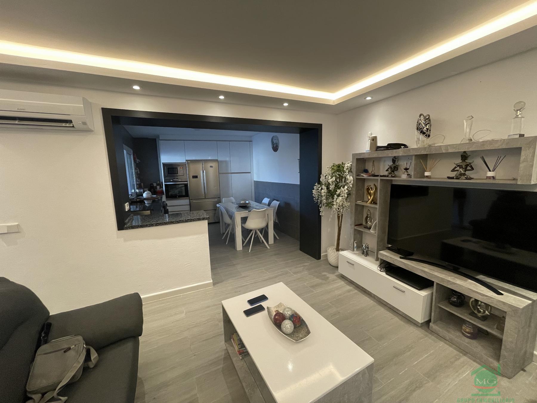 For sale of house in San Enrique de Guadiaro