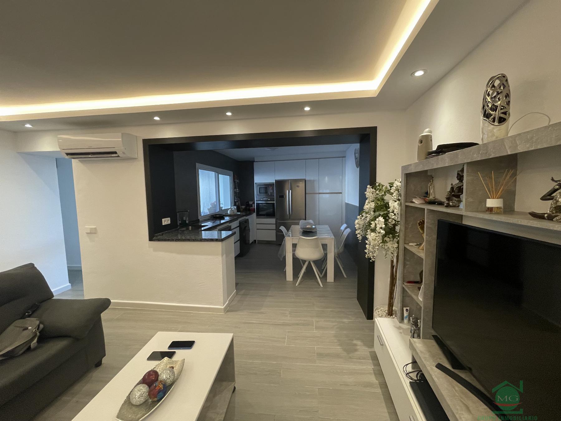 For sale of house in San Enrique de Guadiaro