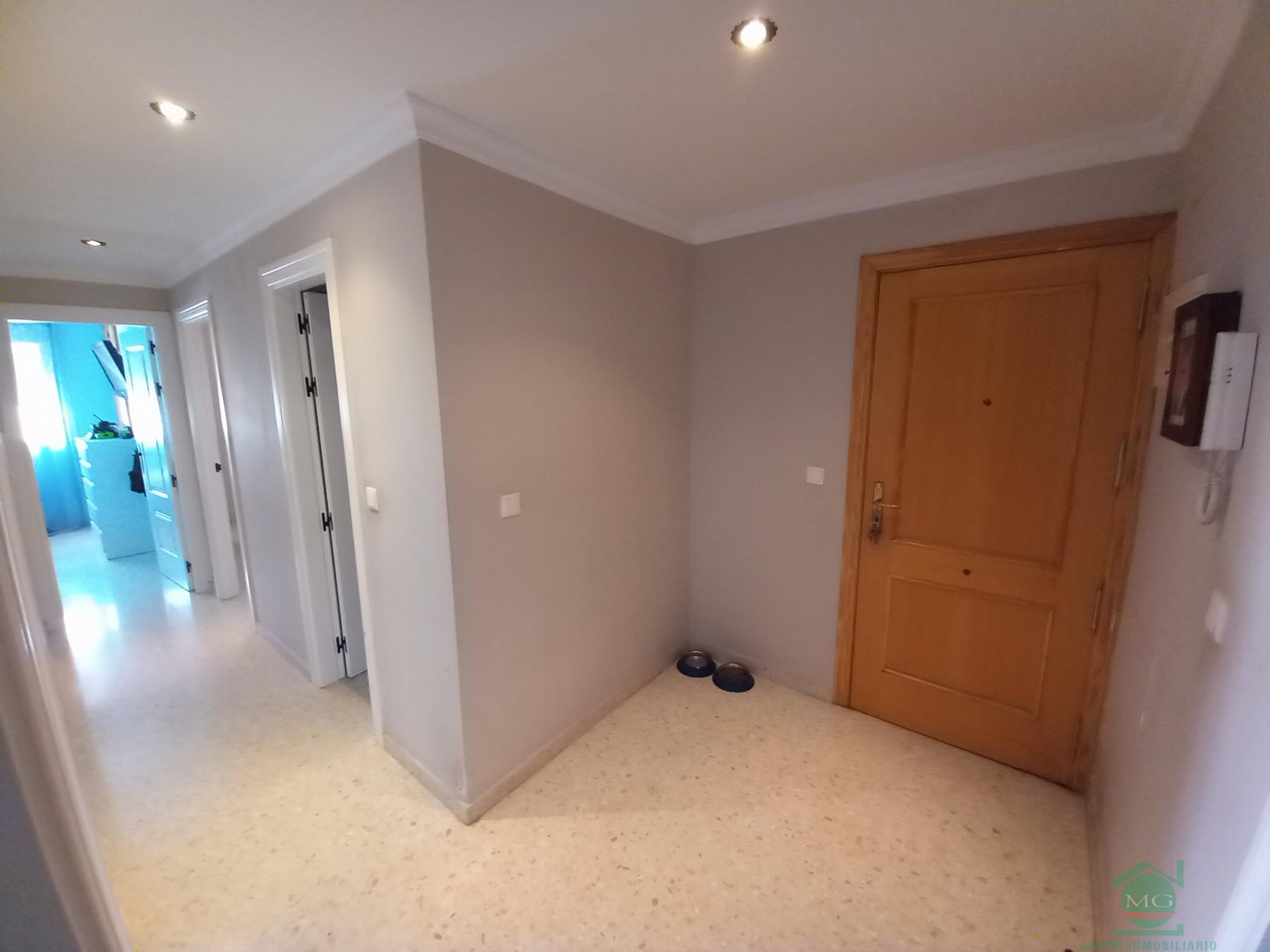 For sale of flat in Puente Mayorga