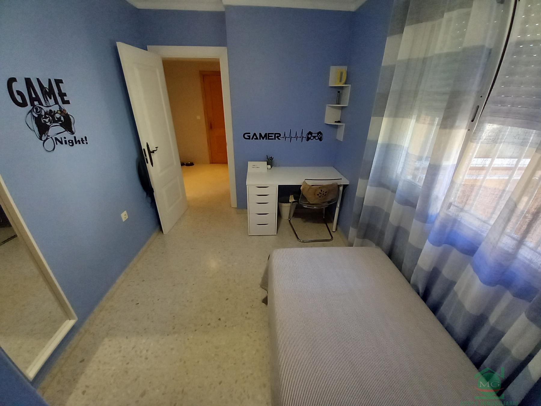 For sale of flat in Puente Mayorga