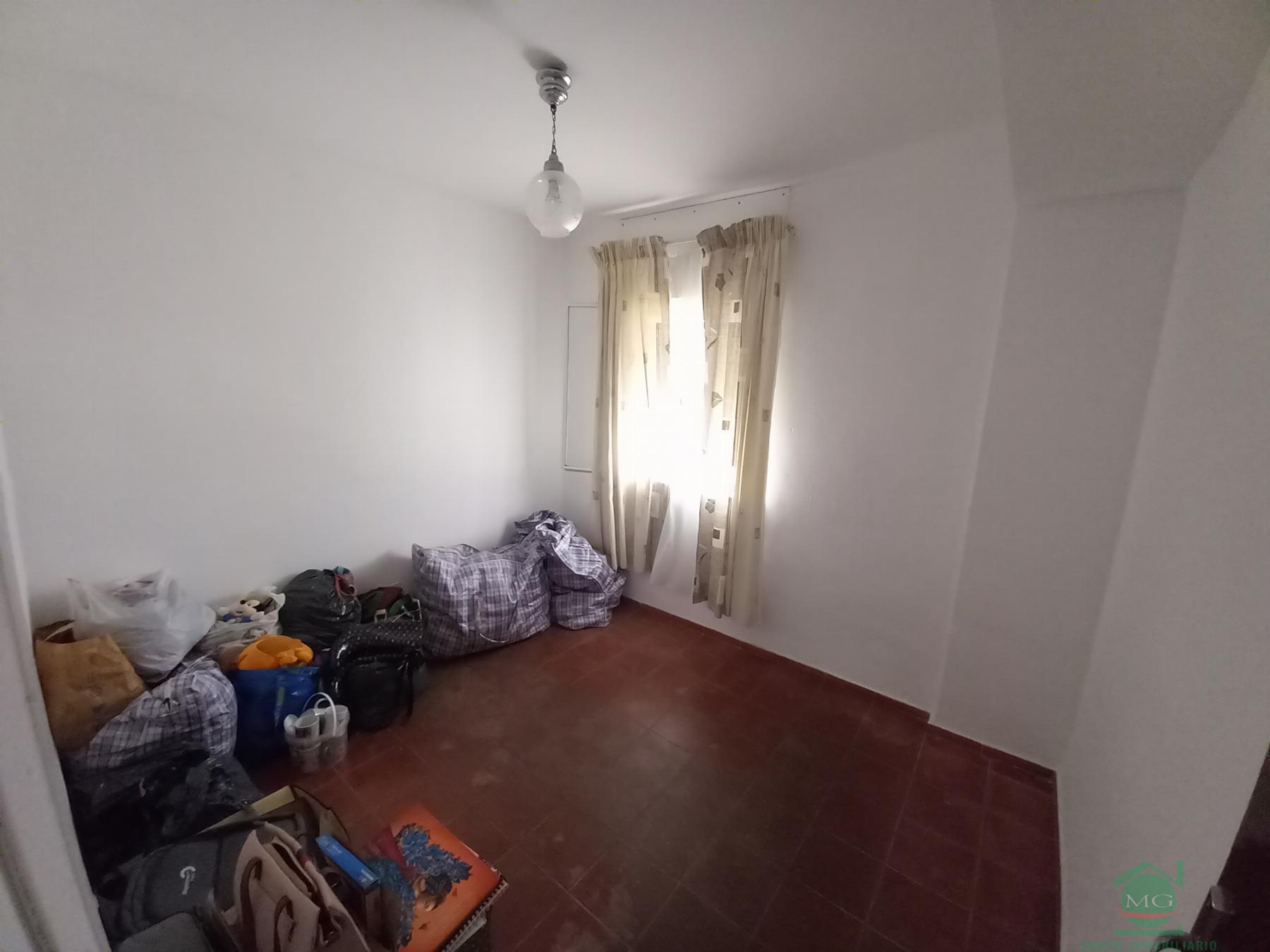 For sale of flat in La Linea de la Concepcion