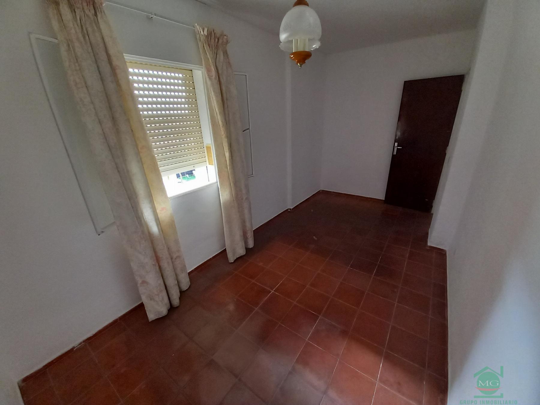 For sale of flat in La Linea de la Concepcion