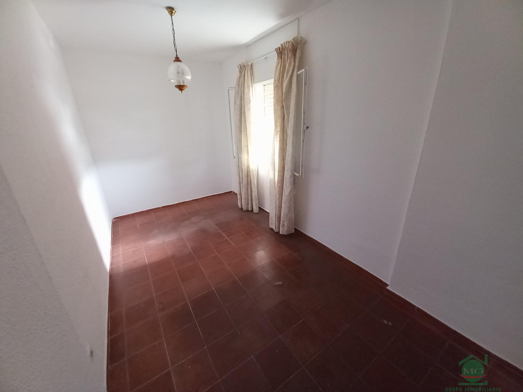 For sale of flat in La Linea de la Concepcion