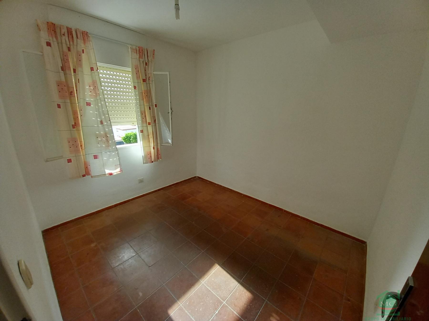 For sale of flat in La Linea de la Concepcion