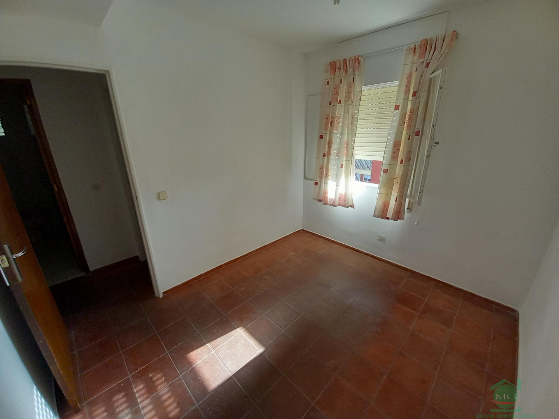 For sale of flat in La Linea de la Concepcion