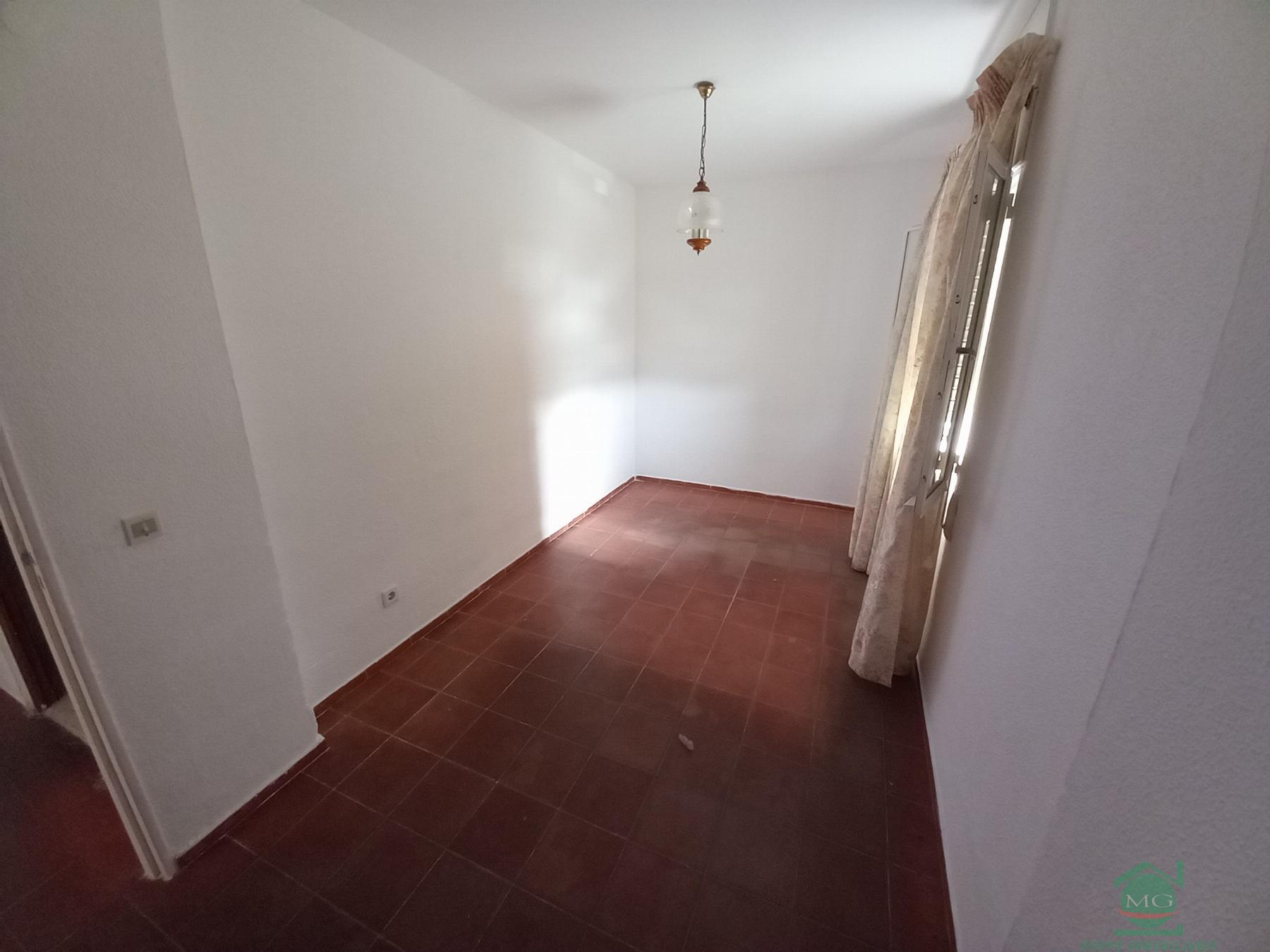 For sale of flat in La Linea de la Concepcion