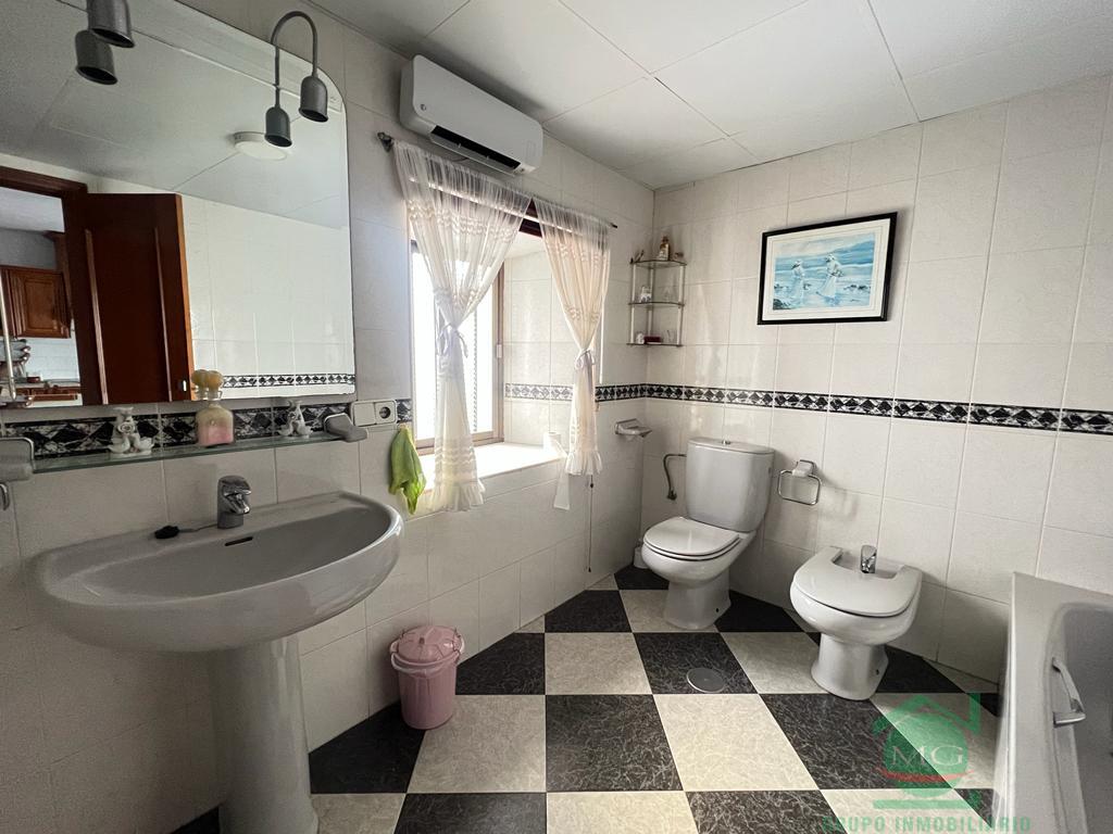For sale of house in San Roque