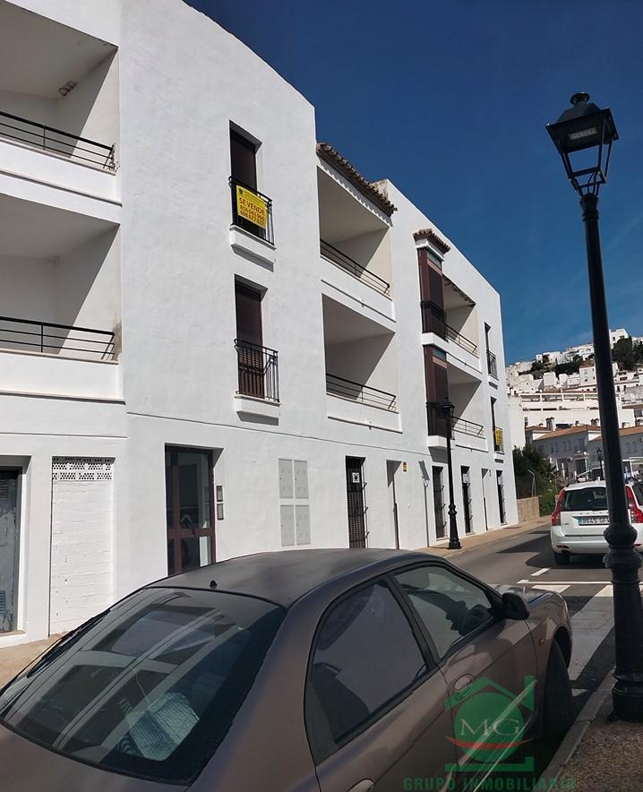For sale of flat in Alcalá de los Gazules