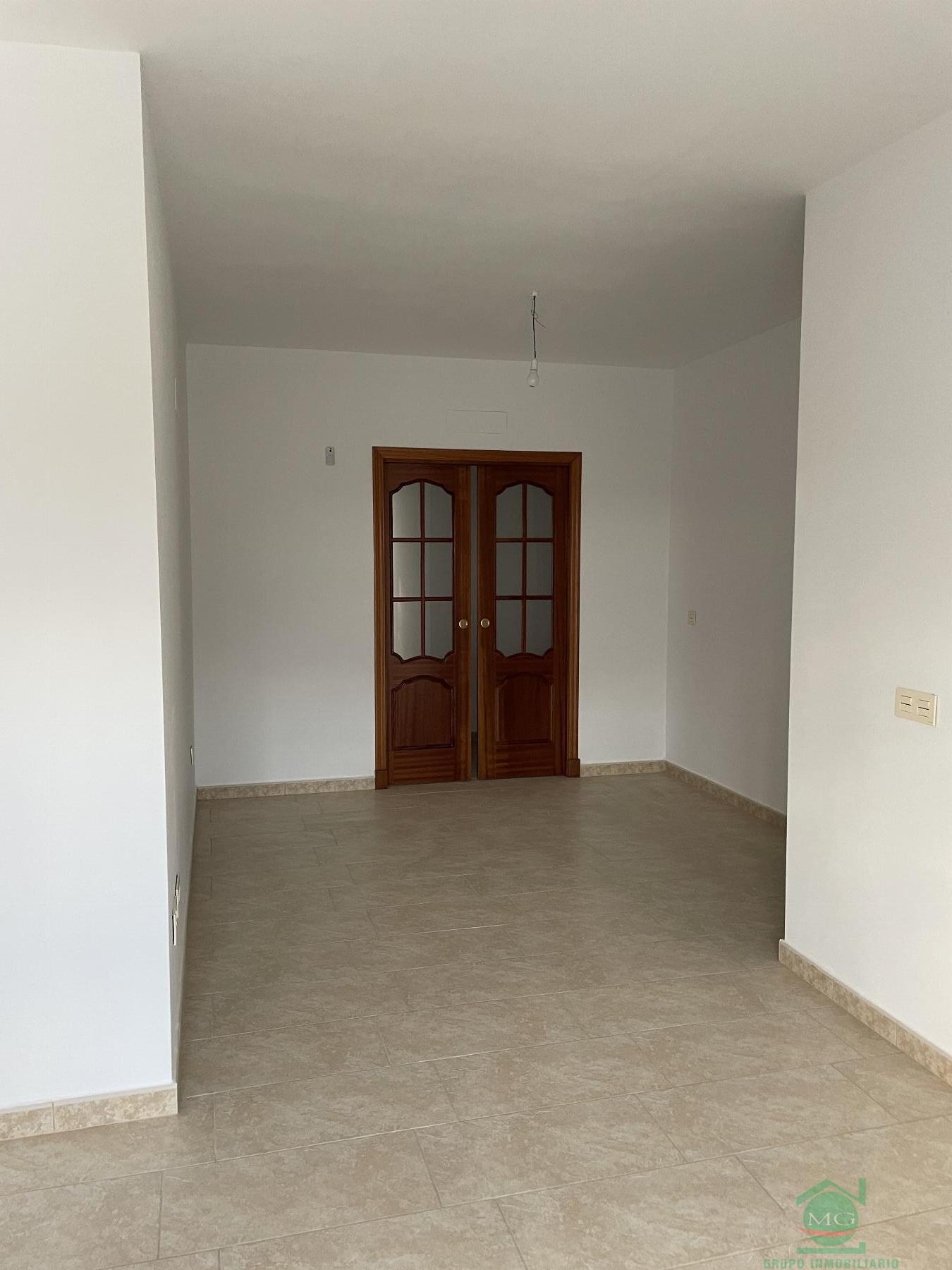 For sale of flat in Alcalá de los Gazules
