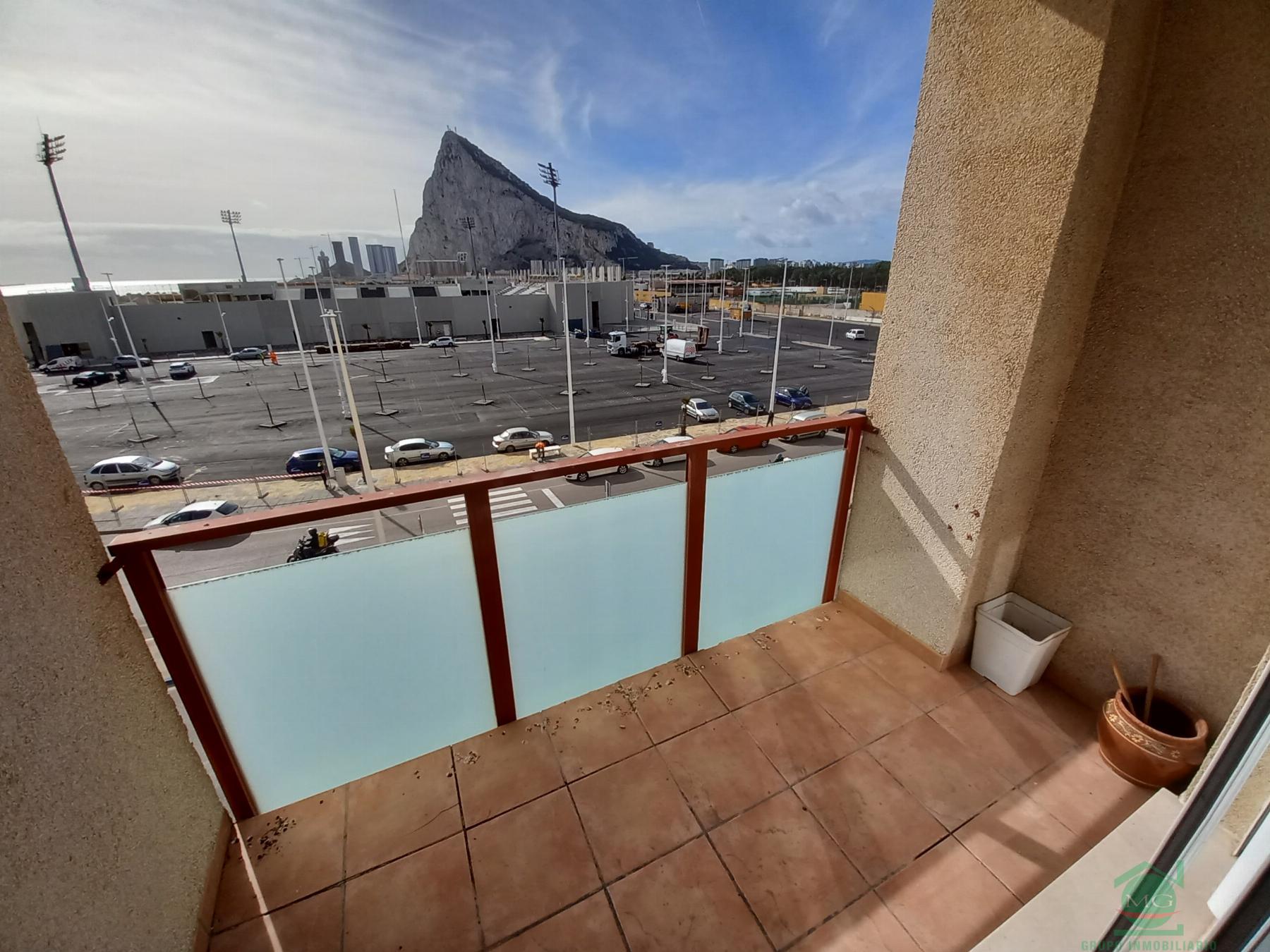 For sale of flat in La Linea de la Concepcion