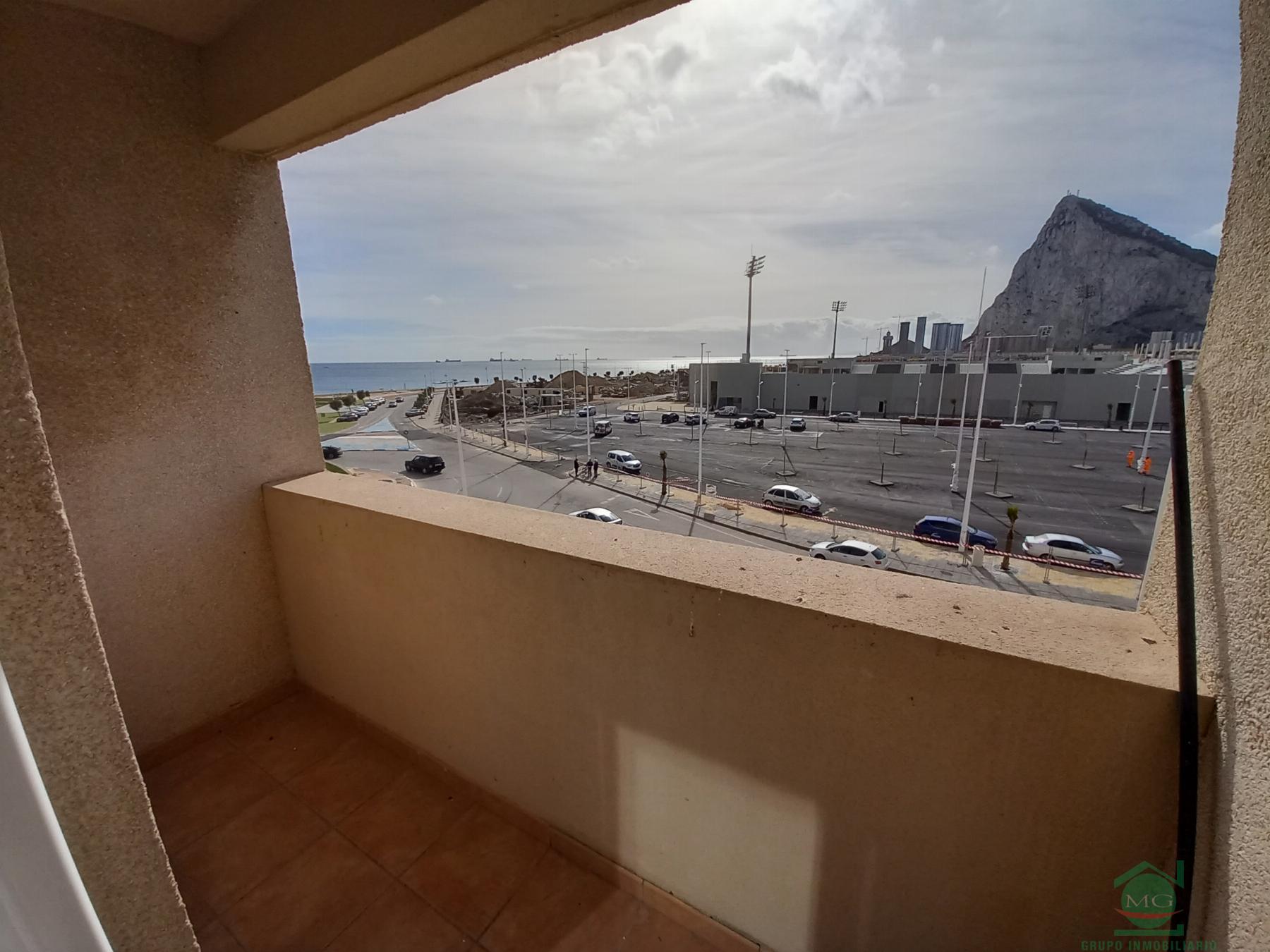 For sale of flat in La Linea de la Concepcion