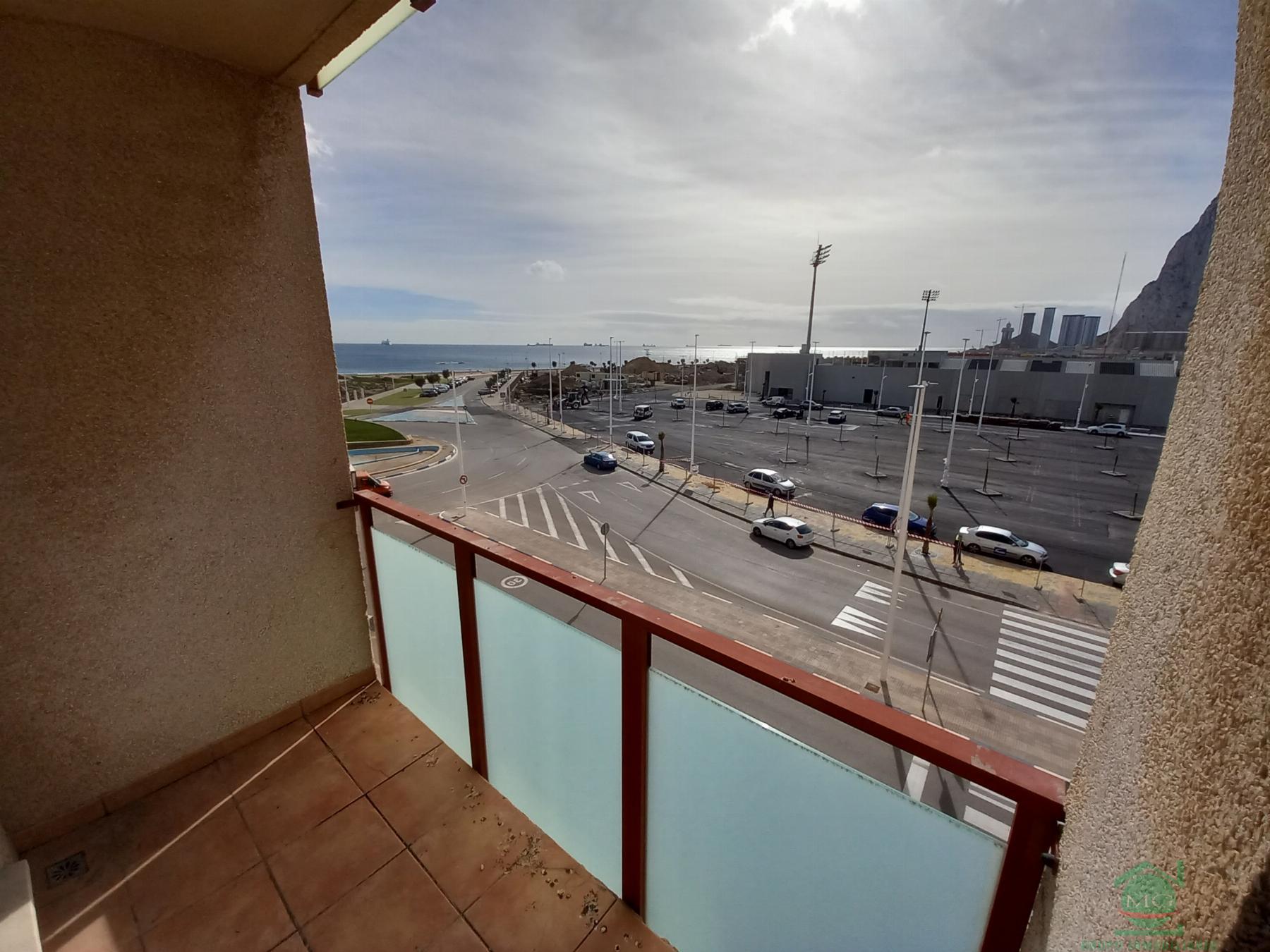 For sale of flat in La Linea de la Concepcion