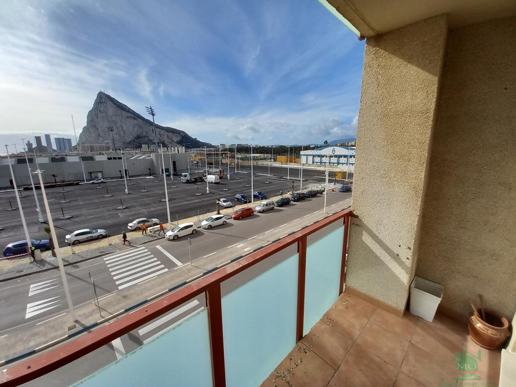 For sale of flat in La Linea de la Concepcion