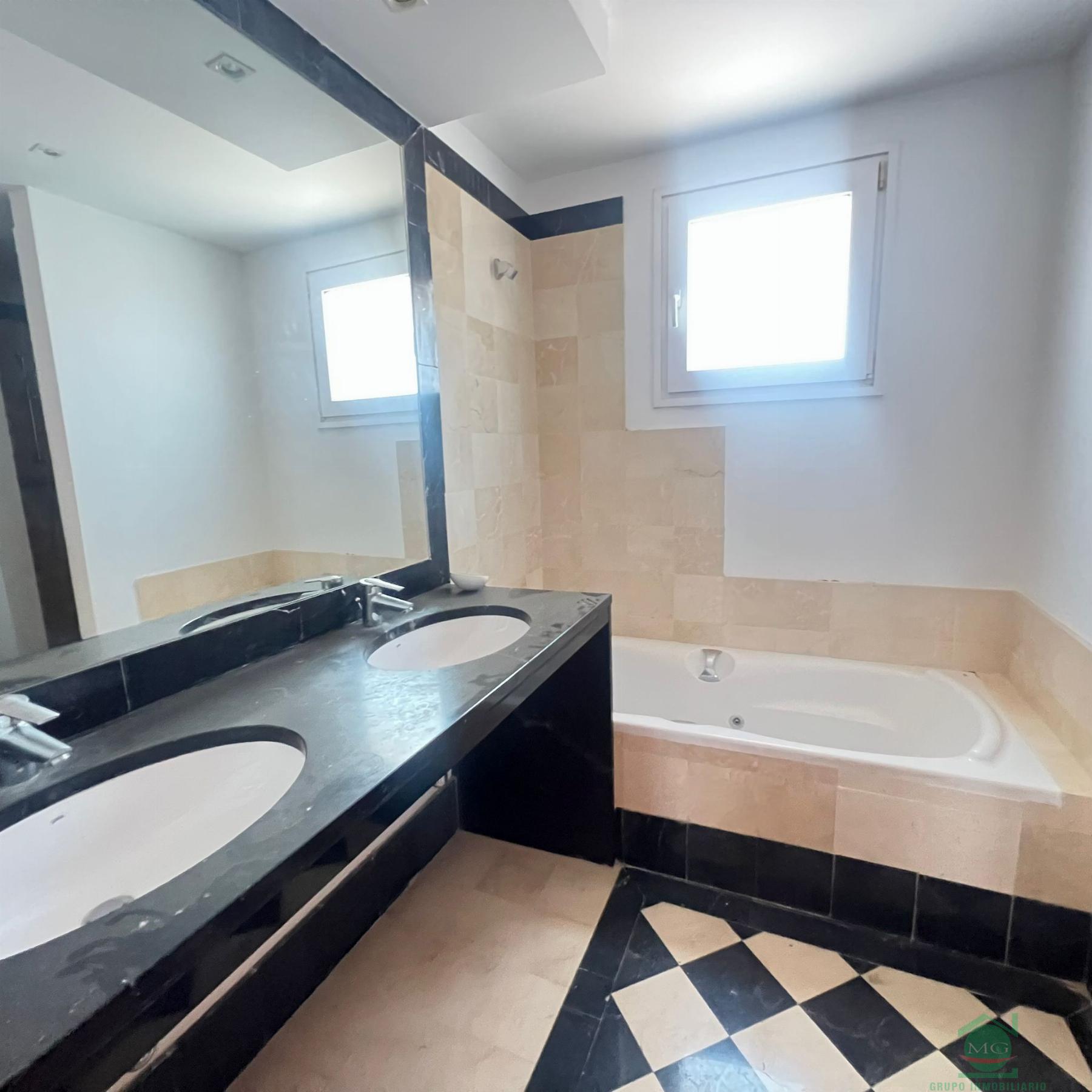 For sale of villa in Sotogrande