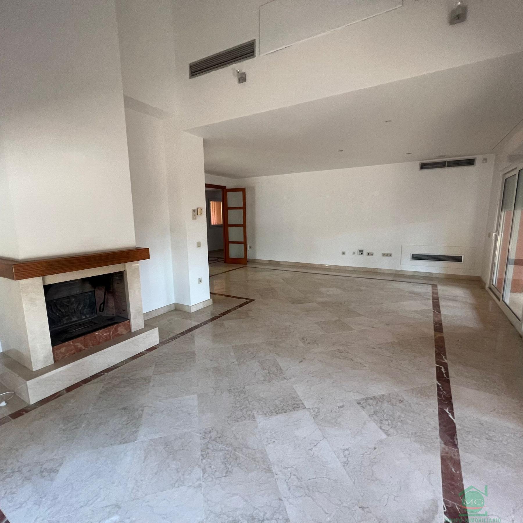 For sale of villa in Sotogrande