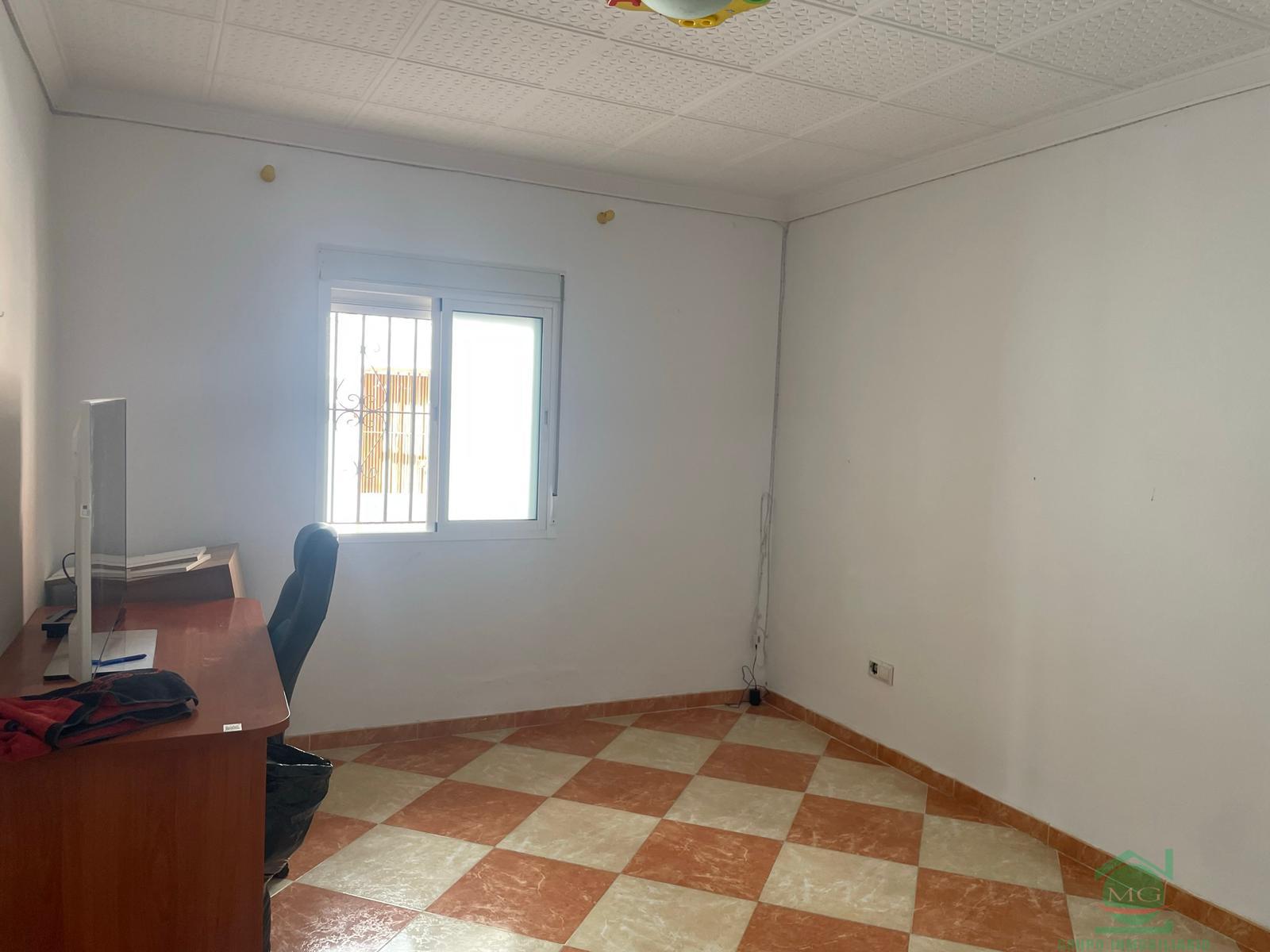For sale of flat in La Linea de la Concepcion