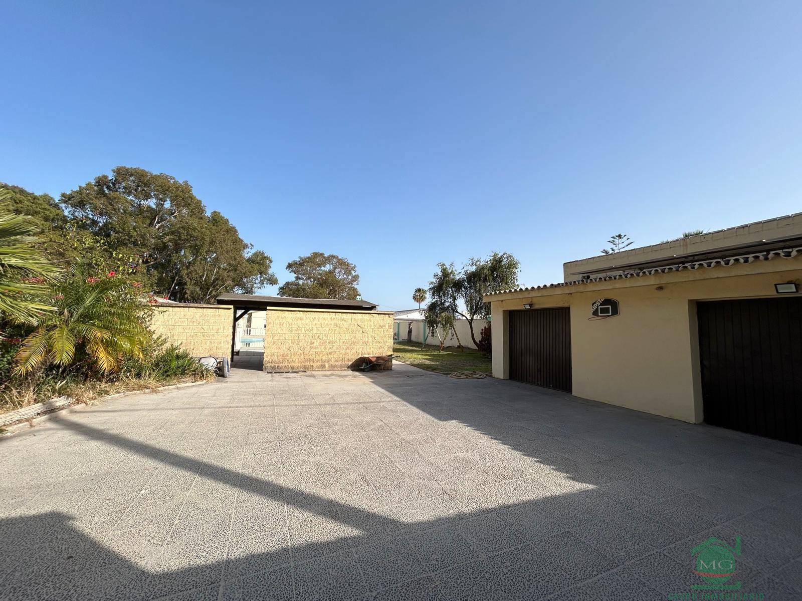 For sale of chalet in Los Barrios