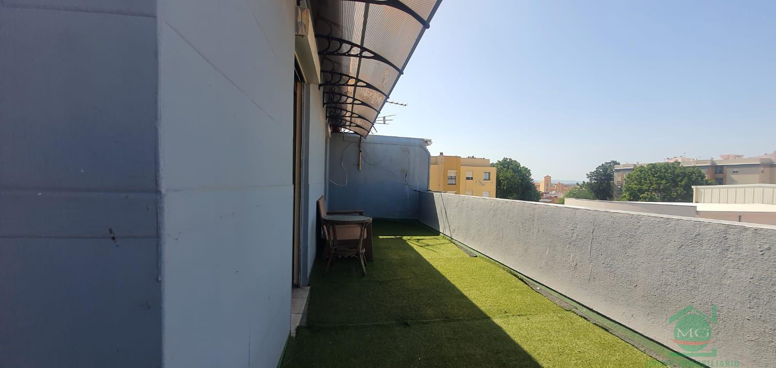 For sale of penthouse in La Linea de la Concepcion