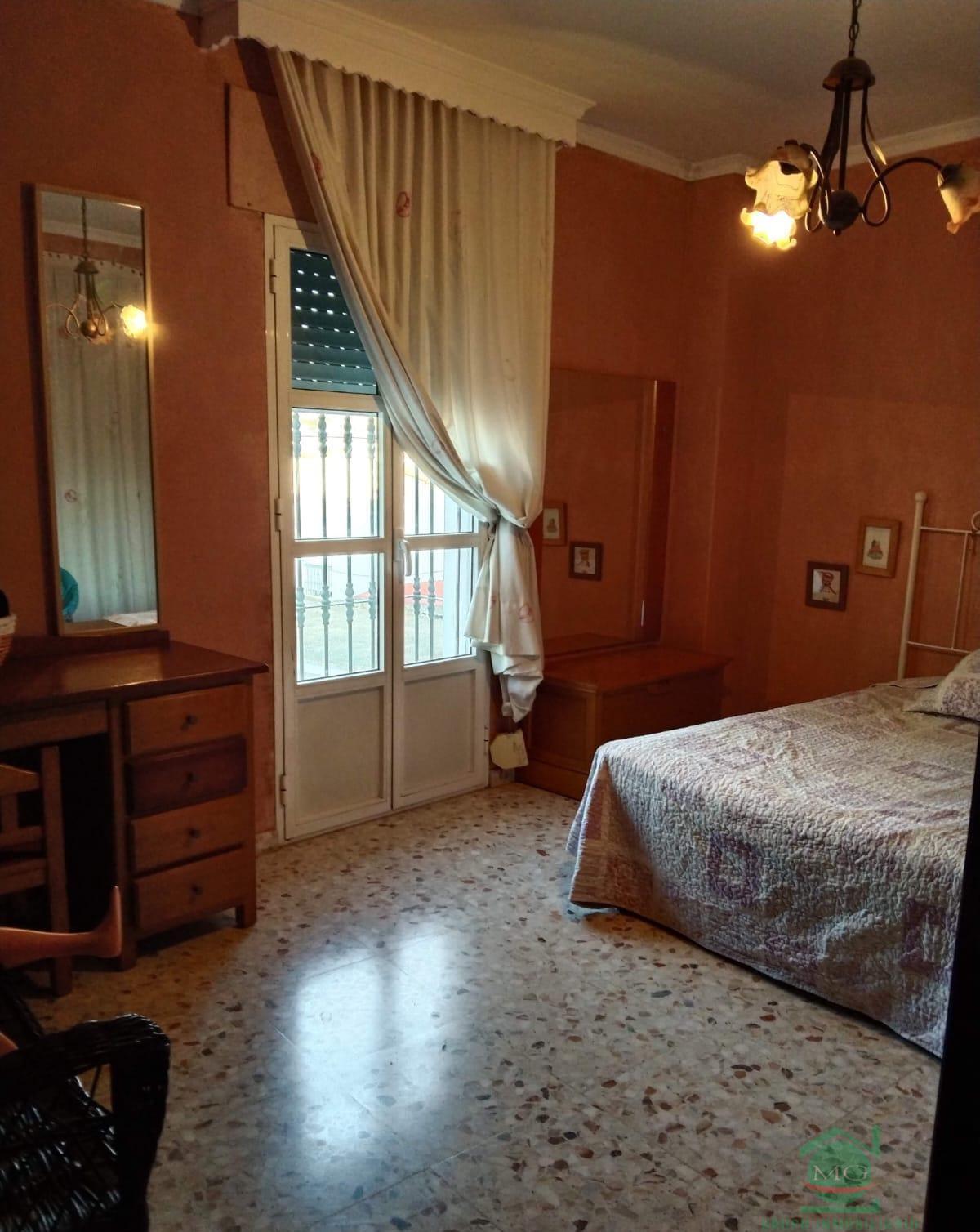 For sale of house in Alcalá de los Gazules