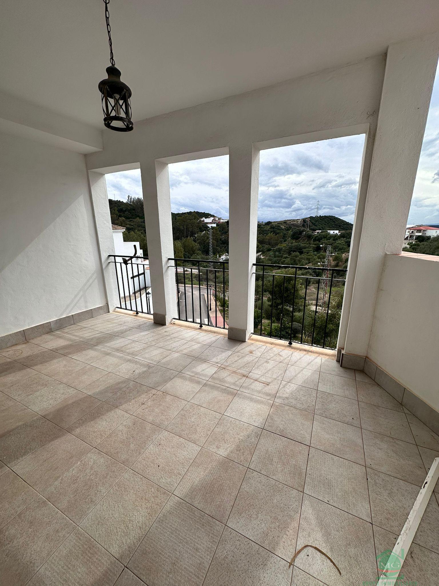 For sale of flat in Alcalá de los Gazules