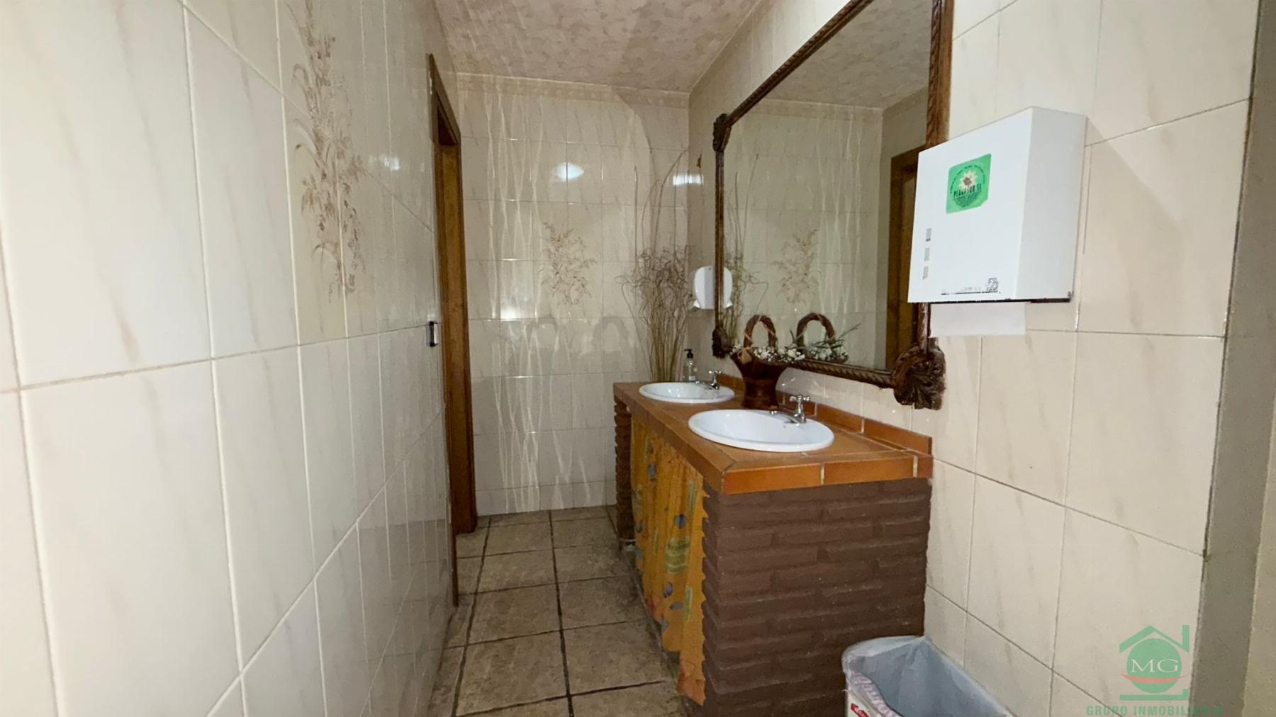 Venta de local comercial en La Linea de la Concepcion