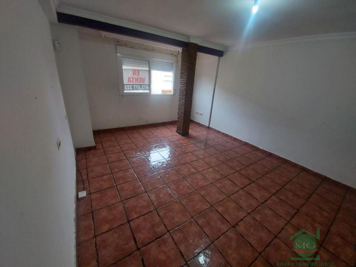 For sale of flat in La Linea de la Concepcion