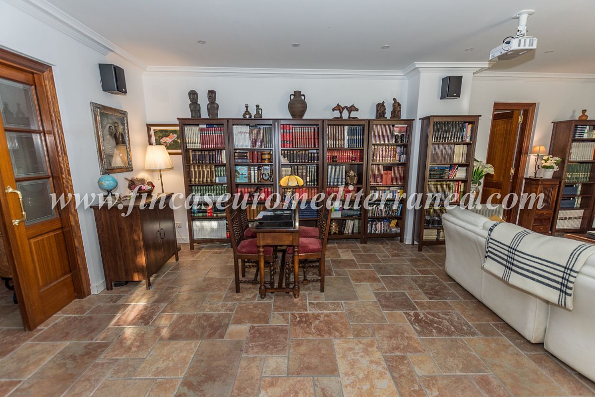 For sale of villa in Pineda de Mar