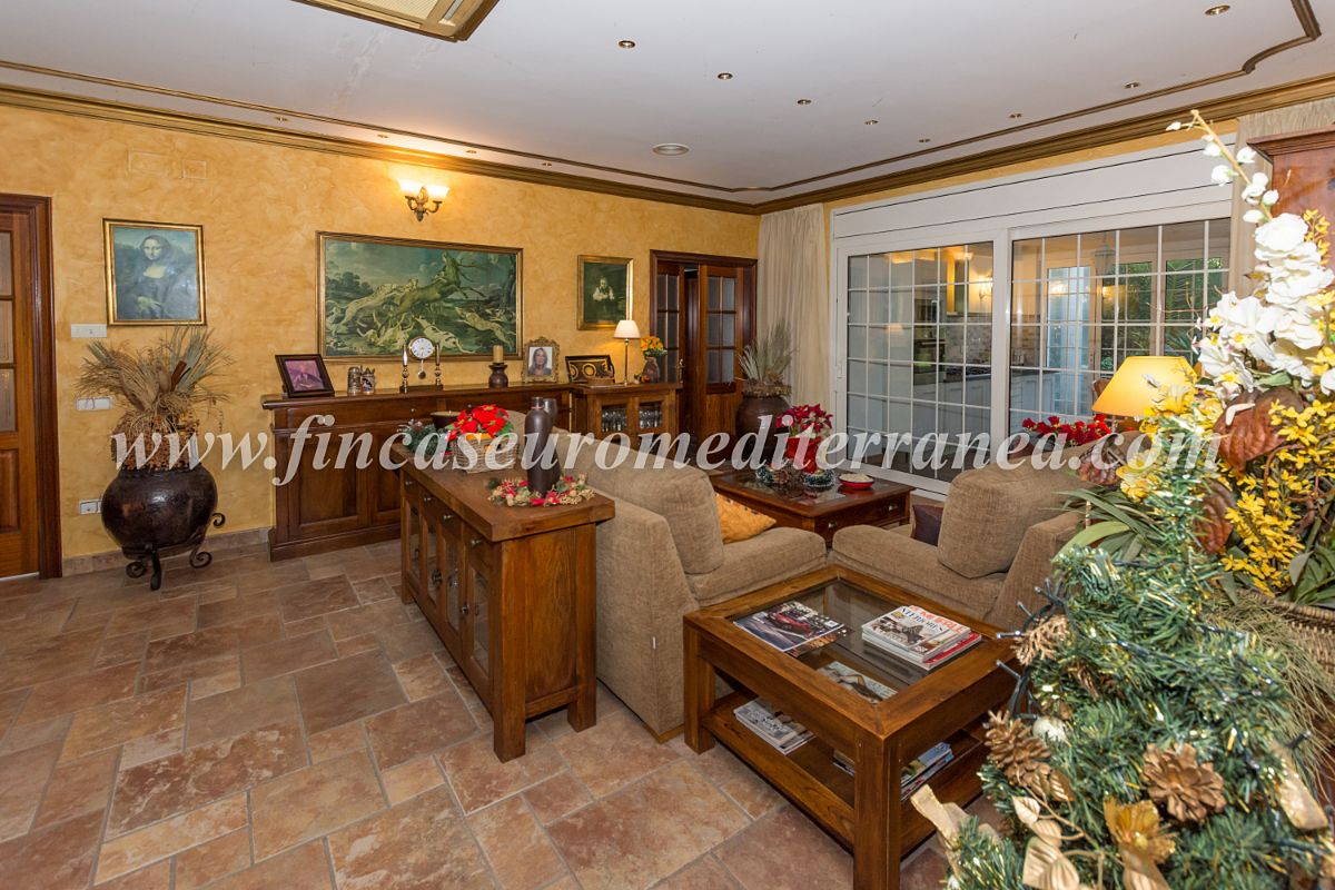 For sale of villa in Pineda de Mar