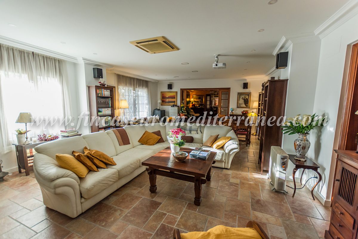 Venta de villa en Pineda de Mar