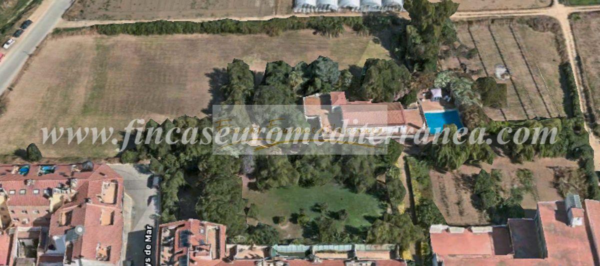 For sale of villa in Pineda de Mar