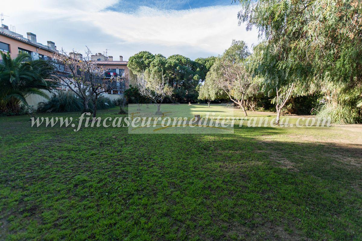 For sale of villa in Pineda de Mar