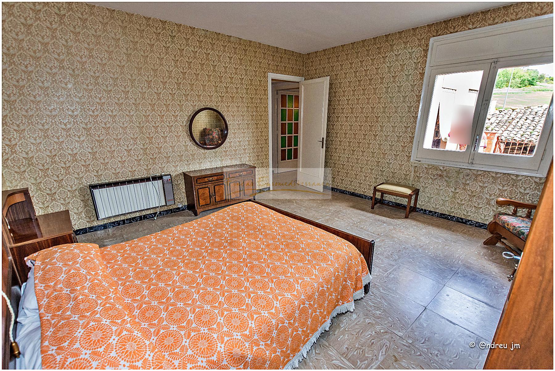 For sale of house in Montmaneu
