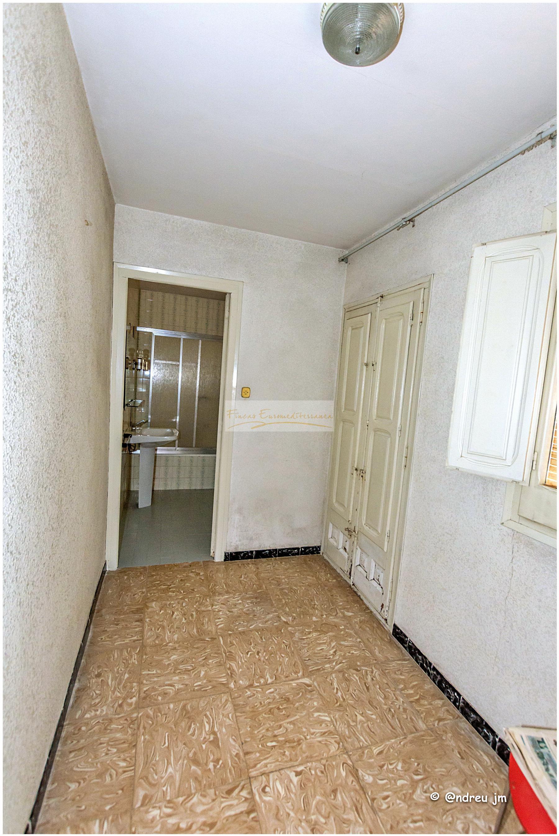 For sale of house in Montmaneu