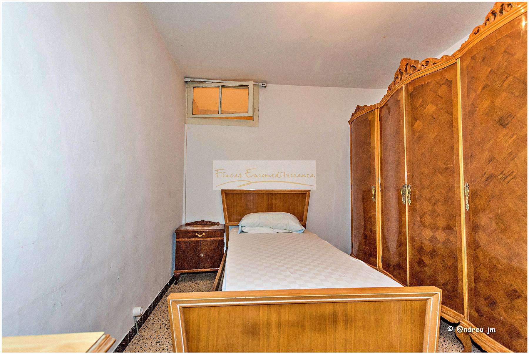 For sale of house in Montmaneu