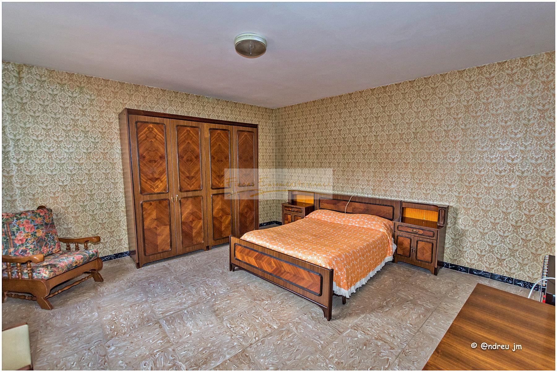 For sale of house in Montmaneu