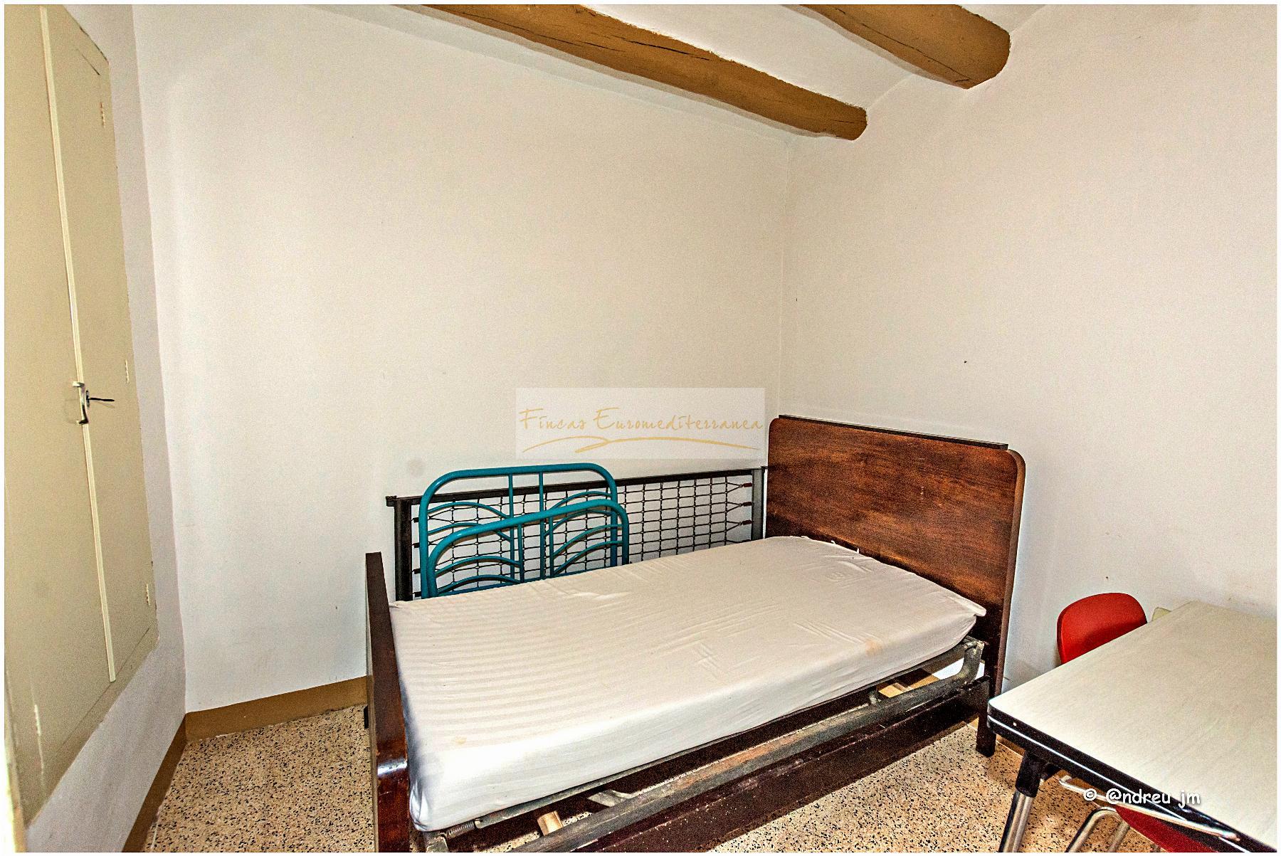 For sale of house in Montmaneu