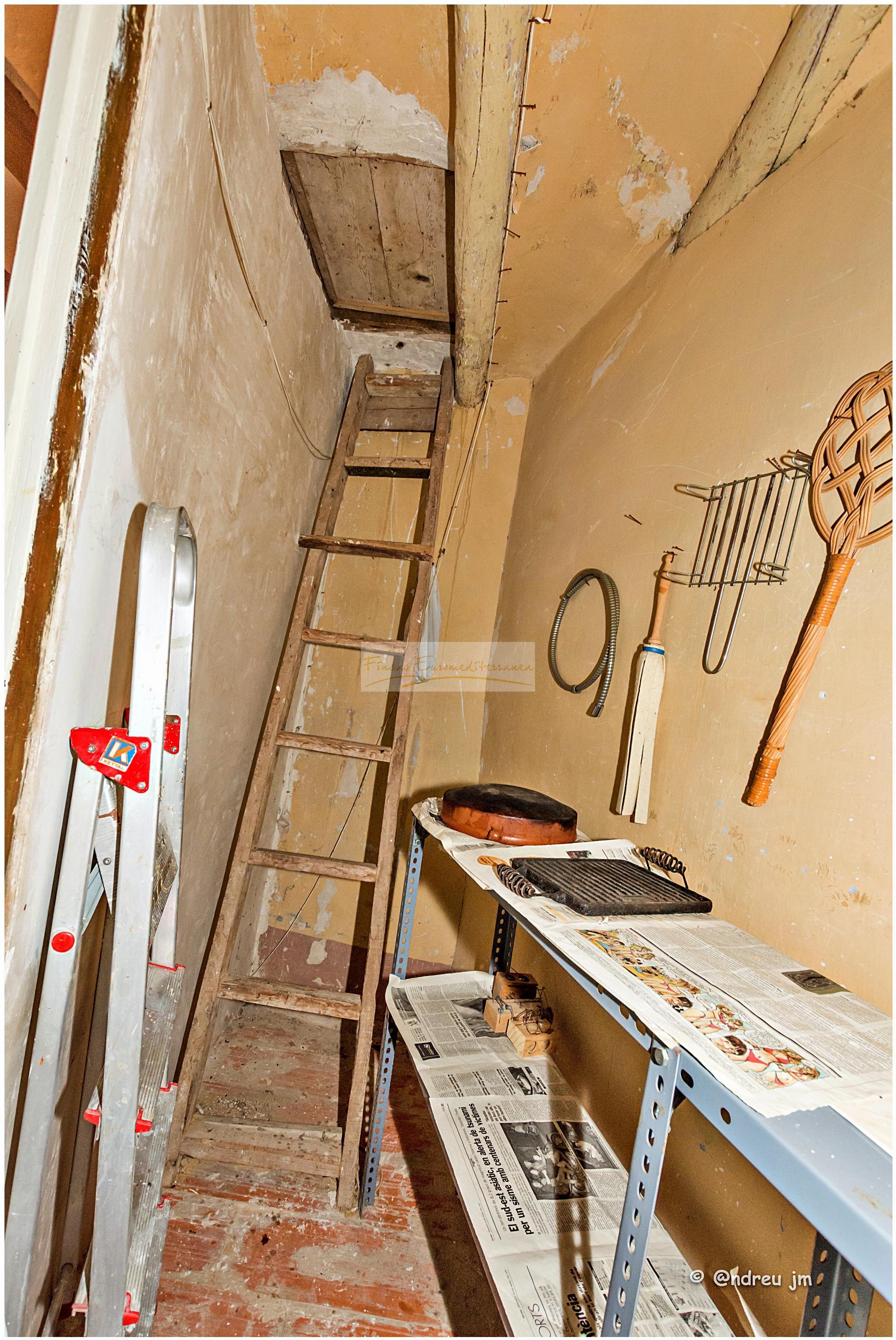 For sale of house in Montmaneu