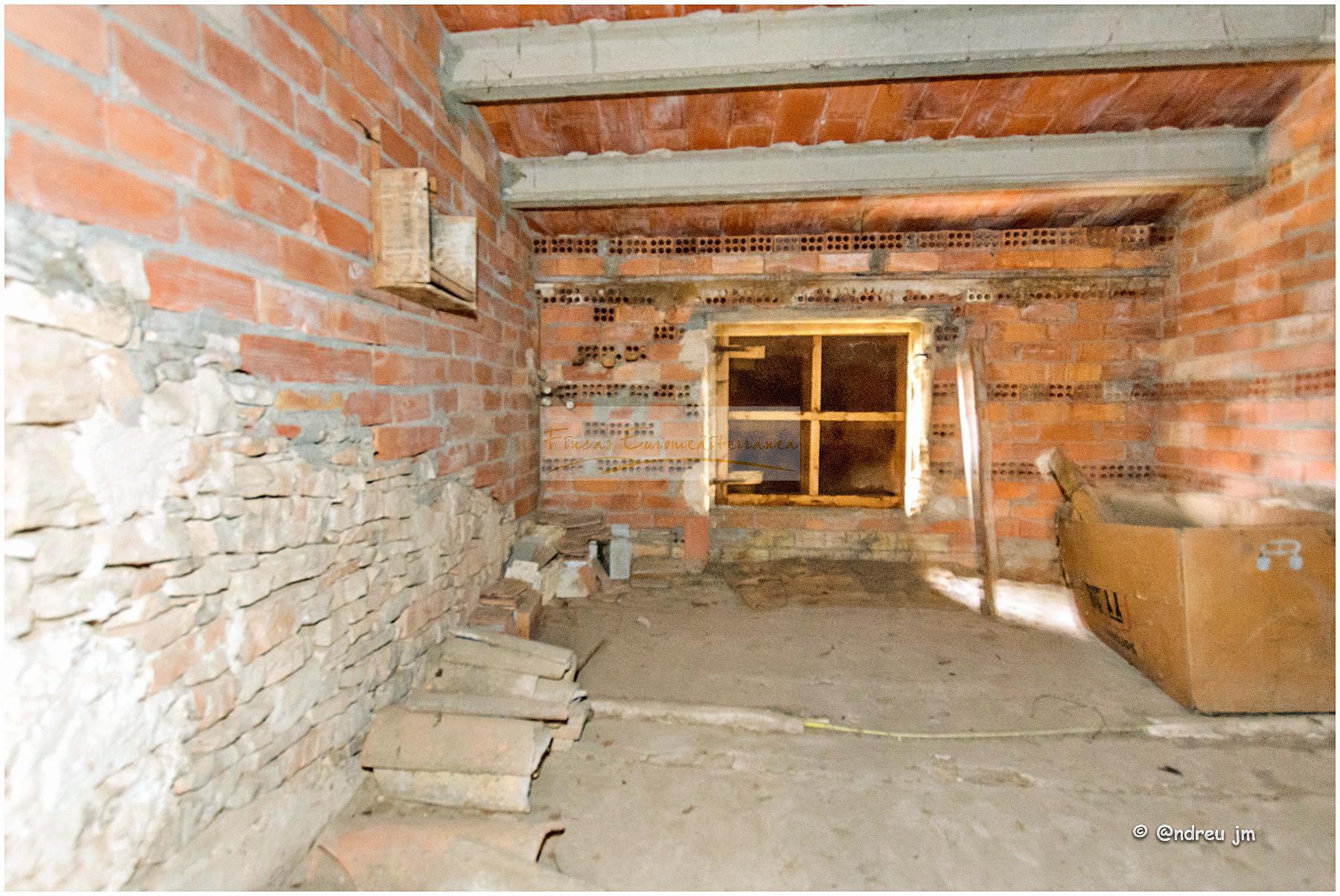 For sale of house in Montmaneu