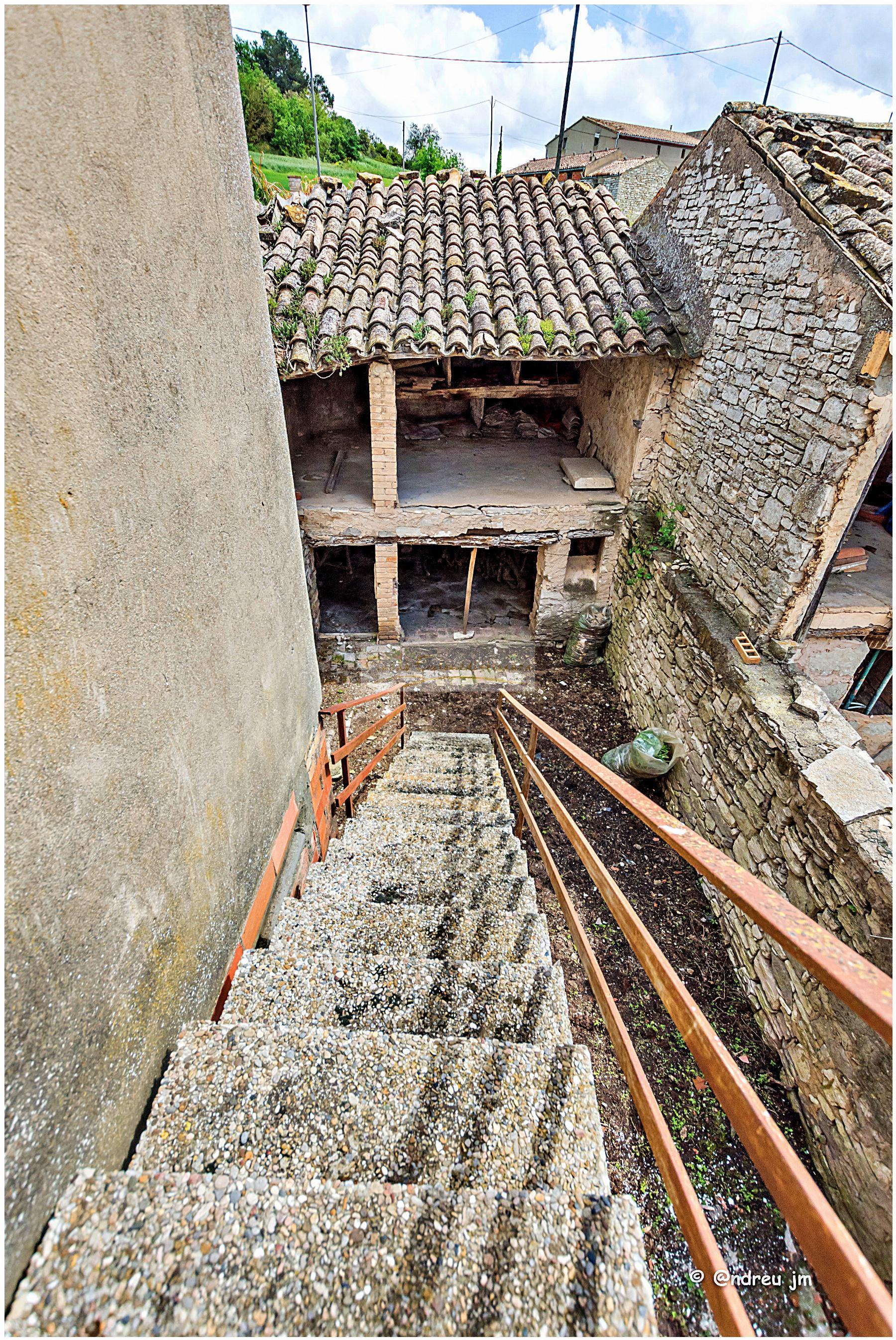 For sale of house in Montmaneu