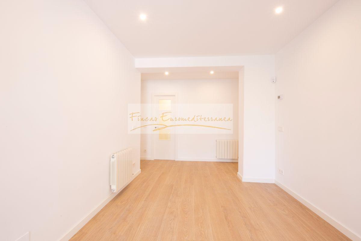 For sale of flat in Barcelona