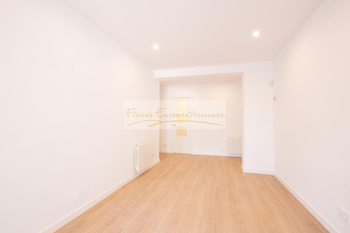 For sale of flat in Barcelona