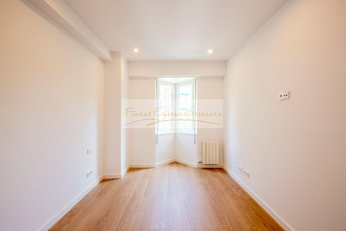 For sale of flat in Barcelona