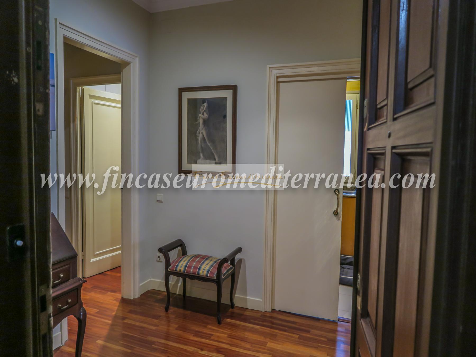 For sale of apartment in Barcelona