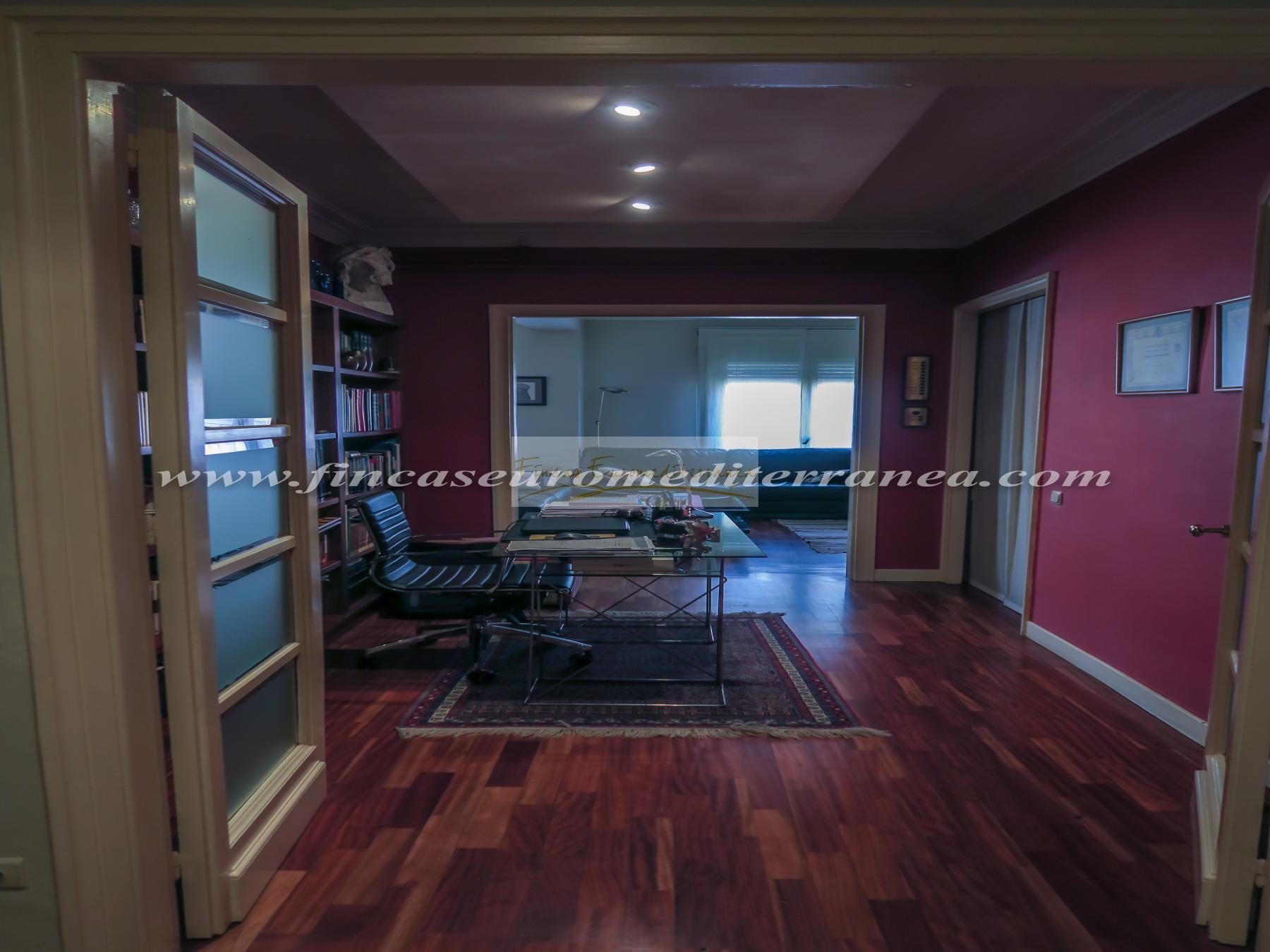 For sale of apartment in Barcelona